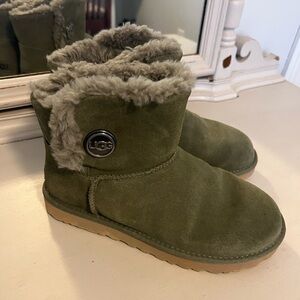 UGG Mini Bailey Snaps Boot Size W US 7